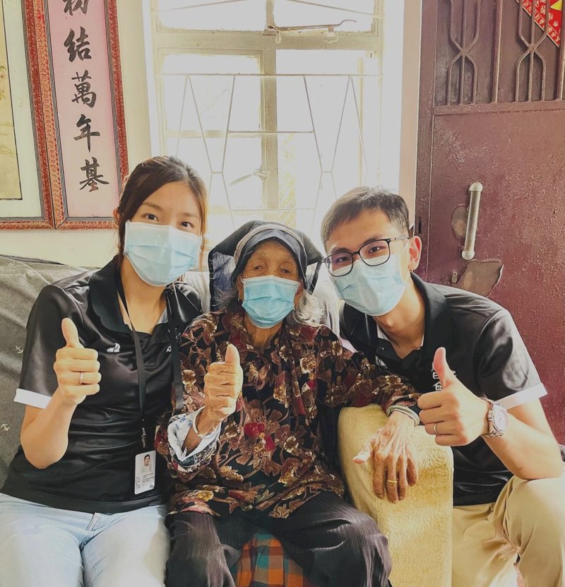 耆俠會治療師到戶探訪長者